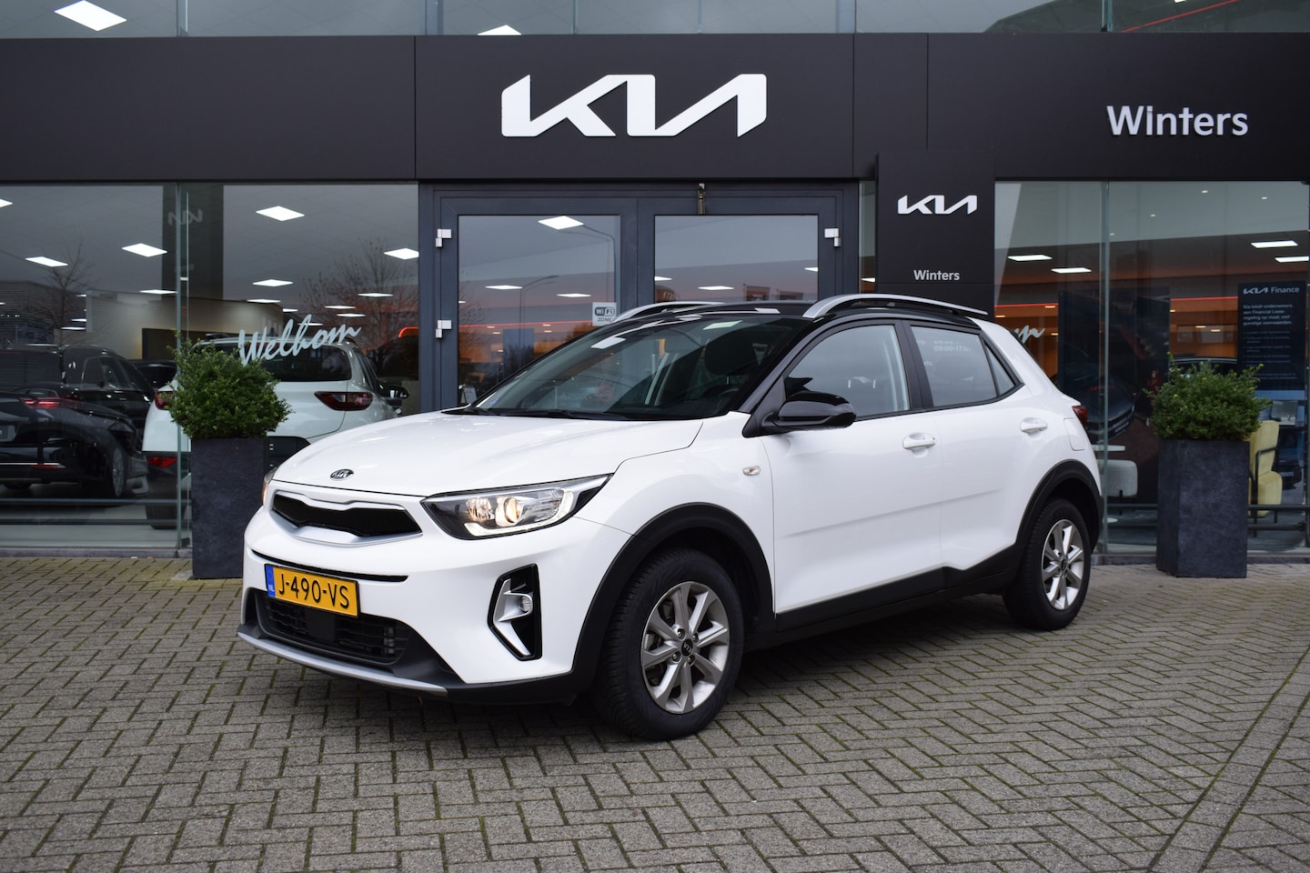 Kia Stonic - 1.0 T-GDi MHEV DynamicLine ECC Cr.Control Navi+Camera BT+USB 6-bak 15"LMV+All-season PDC 7 - AutoWereld.nl