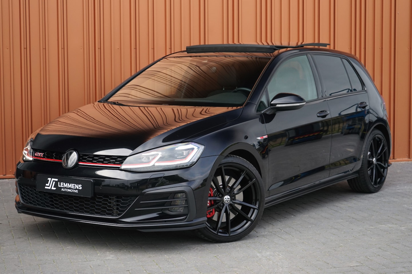 Volkswagen Golf - 2.0 TSI GTI 245PK Performance Panodak ACC Virtual Alcantara Carplay Blindspot - AutoWereld.nl