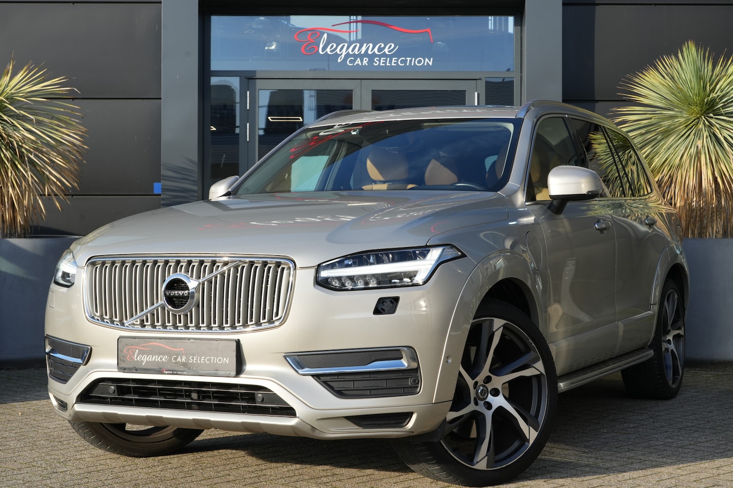 Volvo XC90 - 2.0 T8 Twin Engine AWD Inscription 392pk Panoramadak/Luchtvering/Trekhaak - AutoWereld.nl