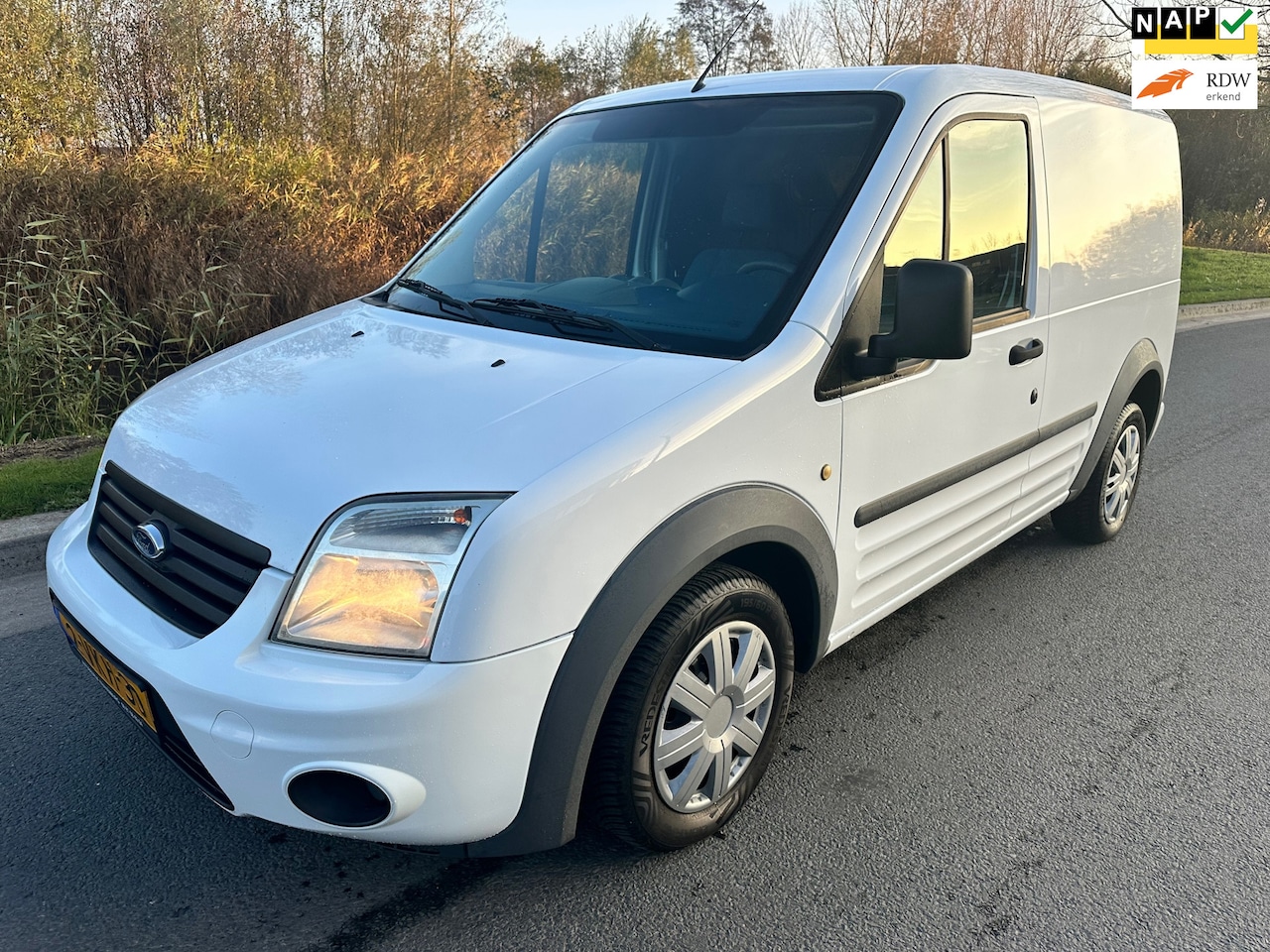 Ford Transit Connect - T200S 1.8 TDCi Trend 2010/NAVIGATIE/AIRCO/TREKHAAK/COMPLEET DEALER ONDERHOUDEN/SUPER KM NA - AutoWereld.nl