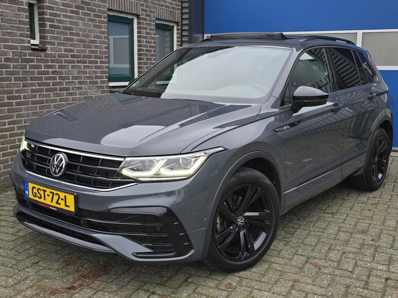 Volkswagen Tiguan - 1.5 TSI R-Line Business Trekhaak Pano - AutoWereld.nl