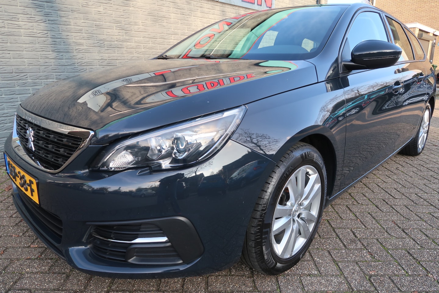 Peugeot 308 SW - 1.2 PureTech Blue Lease Premium Eerste eigenaar - AutoWereld.nl