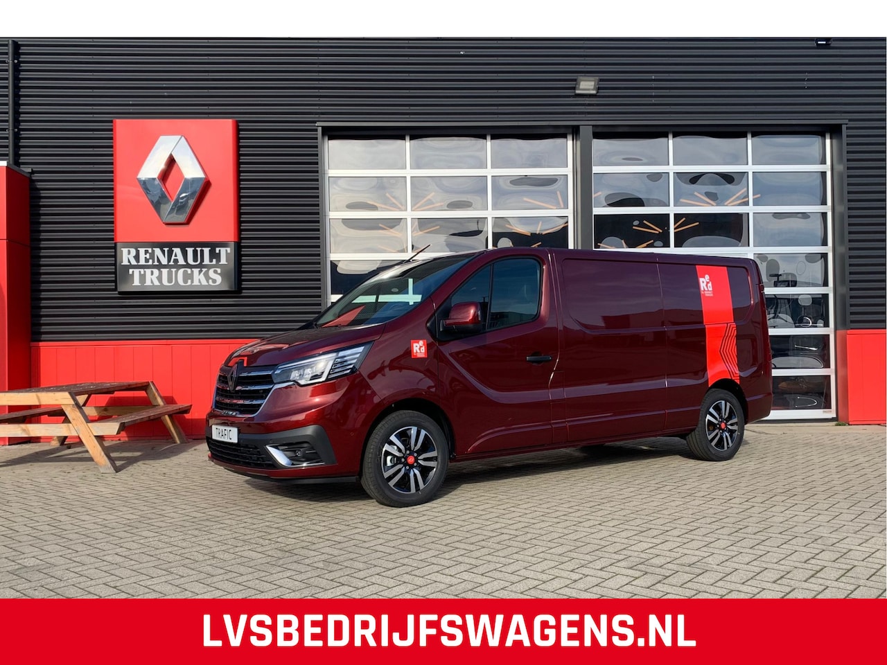 Renault Trafic - Exclusive T30 2.0 dCi 150 PK L2H1 Airco, Trekhaak, Camera, Parkeersensoren rondom - AutoWereld.nl