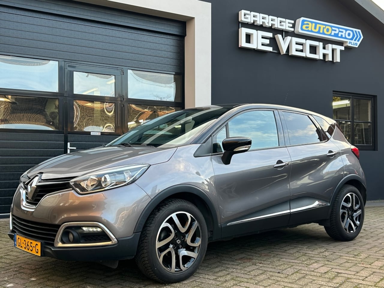 Renault Captur - 0.9 TCe Dynamique NAVI/TREKHAAK - AutoWereld.nl