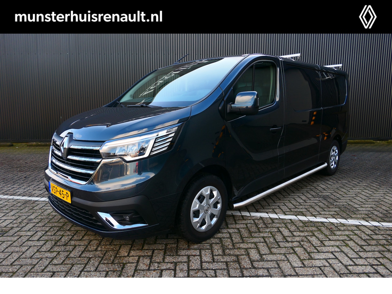 Renault Trafic - 2.0 dCi 130 T30 L2H1 Work Edition - All seasons, dakdragers, trekhaak, lat-lat betimmering - AutoWereld.nl