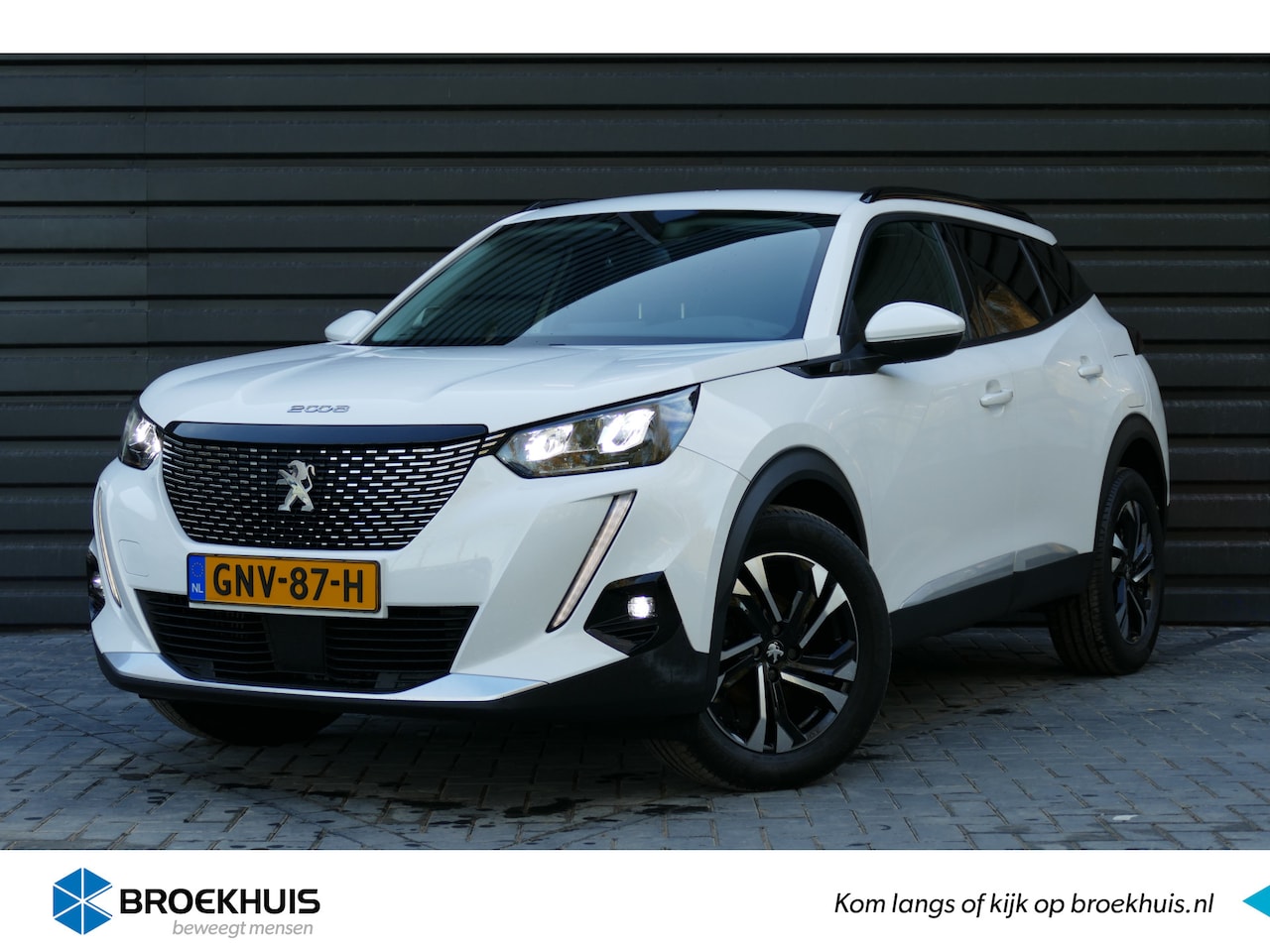 Peugeot 2008 - 1.2 PURETECH 130PK ALLURE PACK / NAVI / CLIMA / LED / PDC / 17" LMV / CAMERA / WINTERPAKKE - AutoWereld.nl