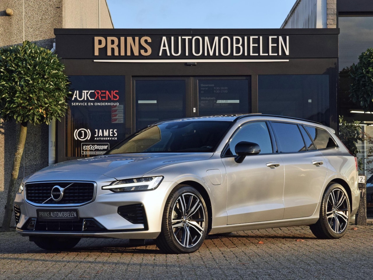 Volvo V60 - 2.0 T6 PHEV AWD R-Design|Panorama|Autopilot - AutoWereld.nl