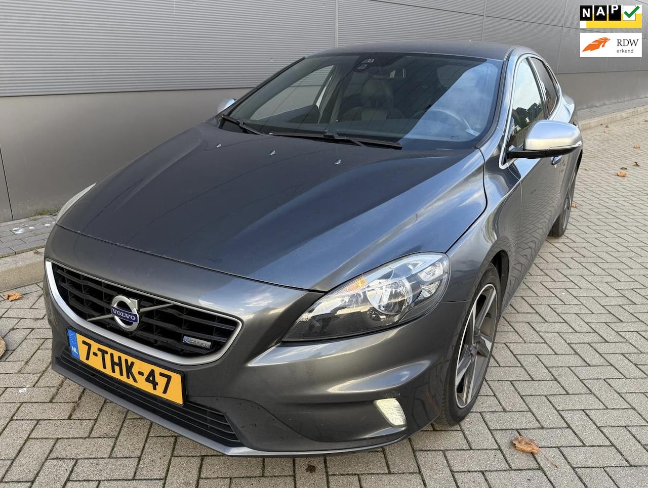 Volvo V40 - 1.6 T3 R-Design 1.6 T3 R-Design - AutoWereld.nl