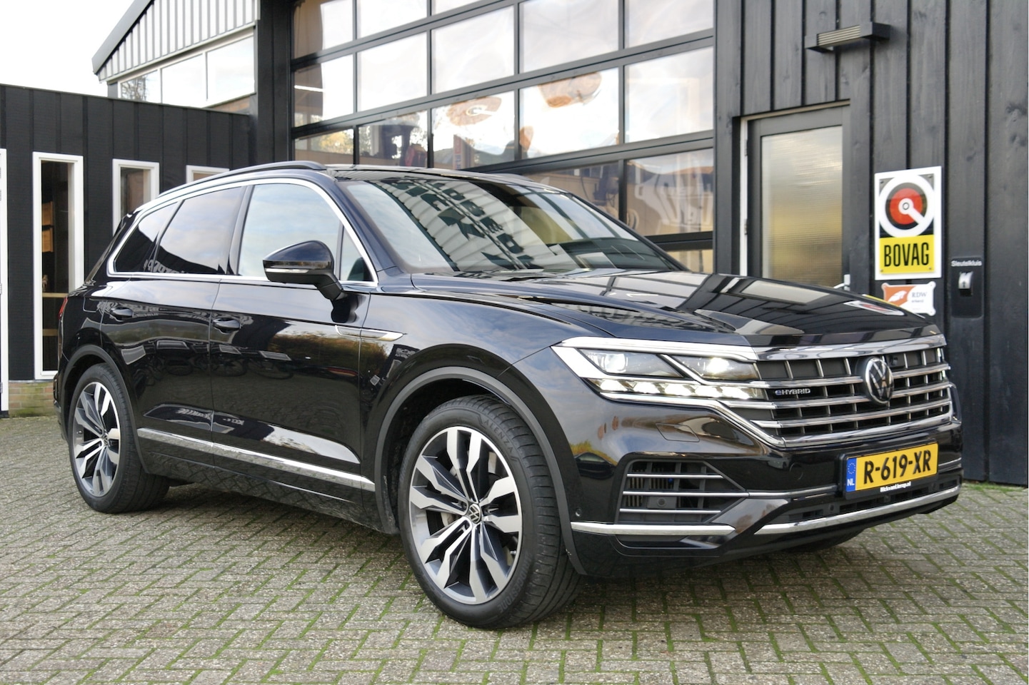 Volkswagen Touareg - 3.0 TSi eHybrid 4MOTION | Pano | Nappa Leder | Adap. Cruise | Trekhaak - AutoWereld.nl