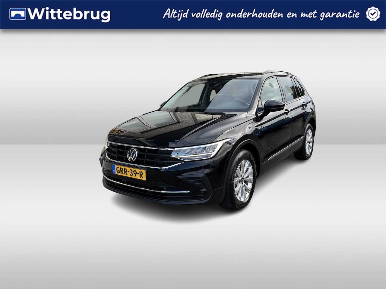 Volkswagen Tiguan - 1.4 TSI eHybrid Life / AUTOMAAT/ 245 PK/ PARK. SENSOREN/ LED/ DODE HOEK/ DIGITAL DASHBOARD - AutoWereld.nl