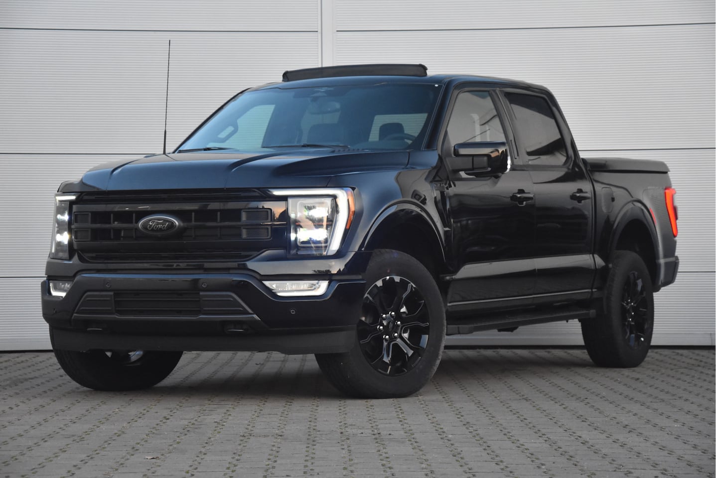 Ford F150 - USA 5.0 V8 SuperCrew Lariat | Incl LPG | Inclusief deksel rijklaar! | - AutoWereld.nl