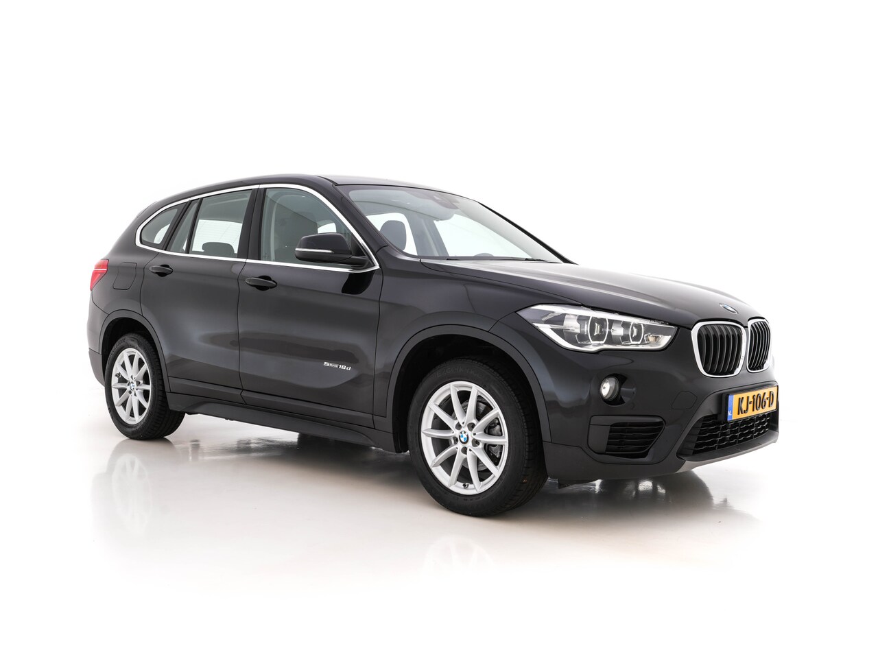 BMW X1 - sDrive16d Centennial Executive *NAVI-FULLMAP | FULL-LED | ECC | PDC | CRUISE | TOWBAR | CO - AutoWereld.nl