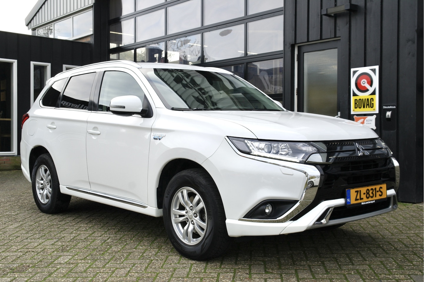 Mitsubishi Outlander - 2.4 PHEV Pure | NL-Auto - AutoWereld.nl