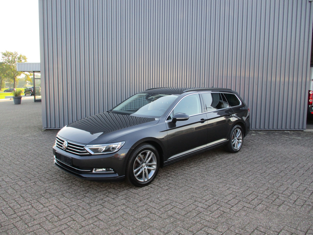 Volkswagen Passat Variant - 1.5 TSI 150 Pk Navi Trekhaak - AutoWereld.nl