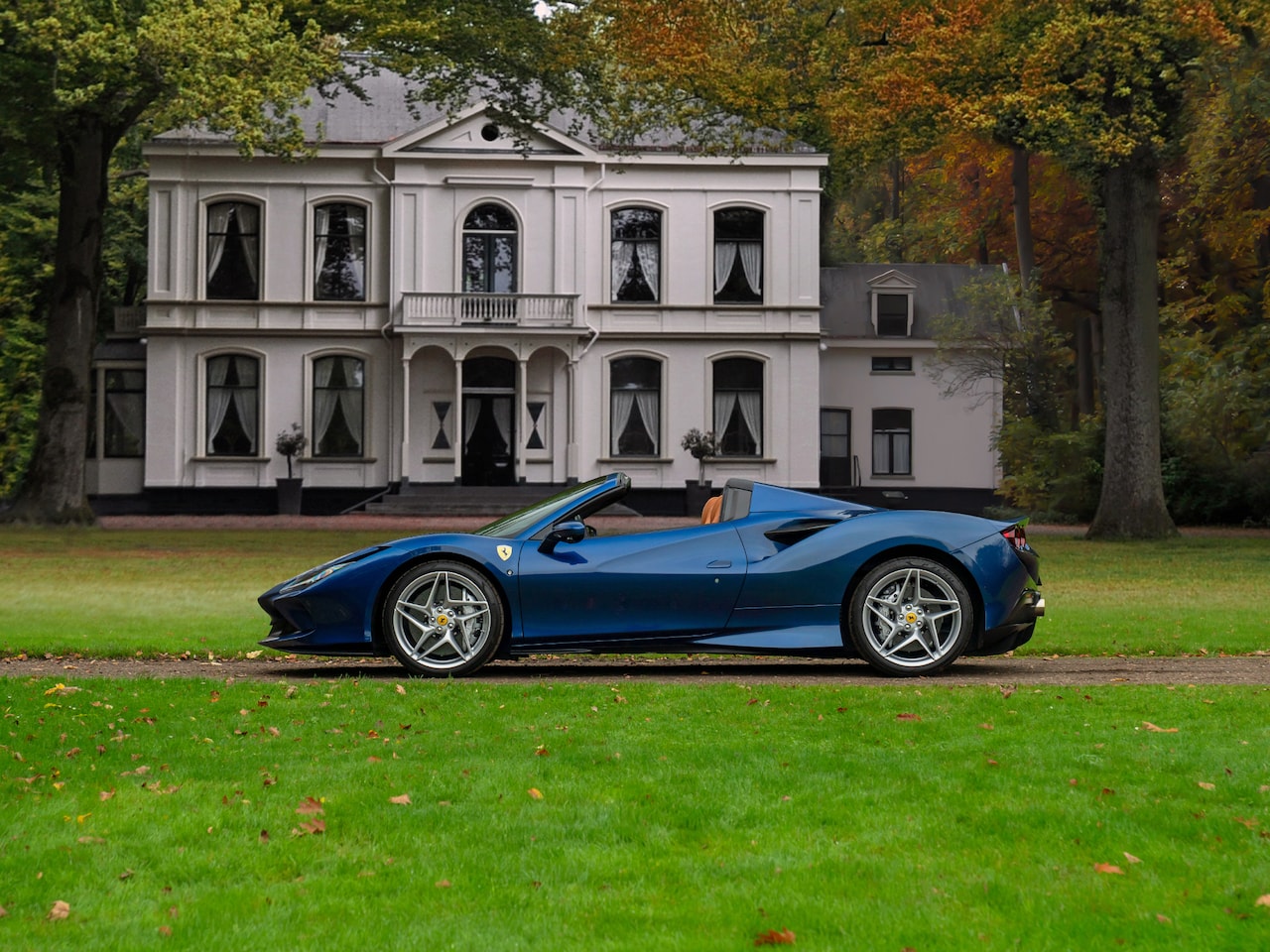 Ferrari F8 Spider - 3.9 V8 HELE | Lift | 360 cam | Alcantara interieur! | Blu TDF - AutoWereld.nl