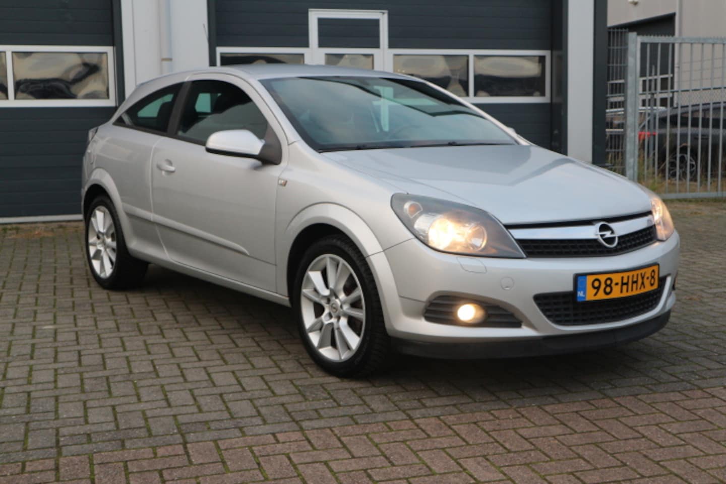 Opel Astra GTC - 1.8 Sport 1.8 Sport - AutoWereld.nl