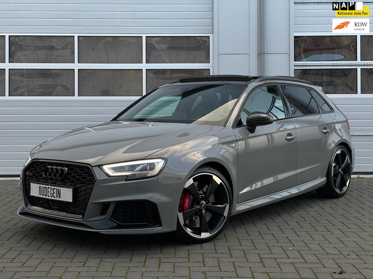 Audi A3 Sportback - 2.5 TFSI RS3 Quattro / ABT / RS Zetels / Pano / Acc / Lane Assist / Nardo Grey / Virtual / - AutoWereld.nl