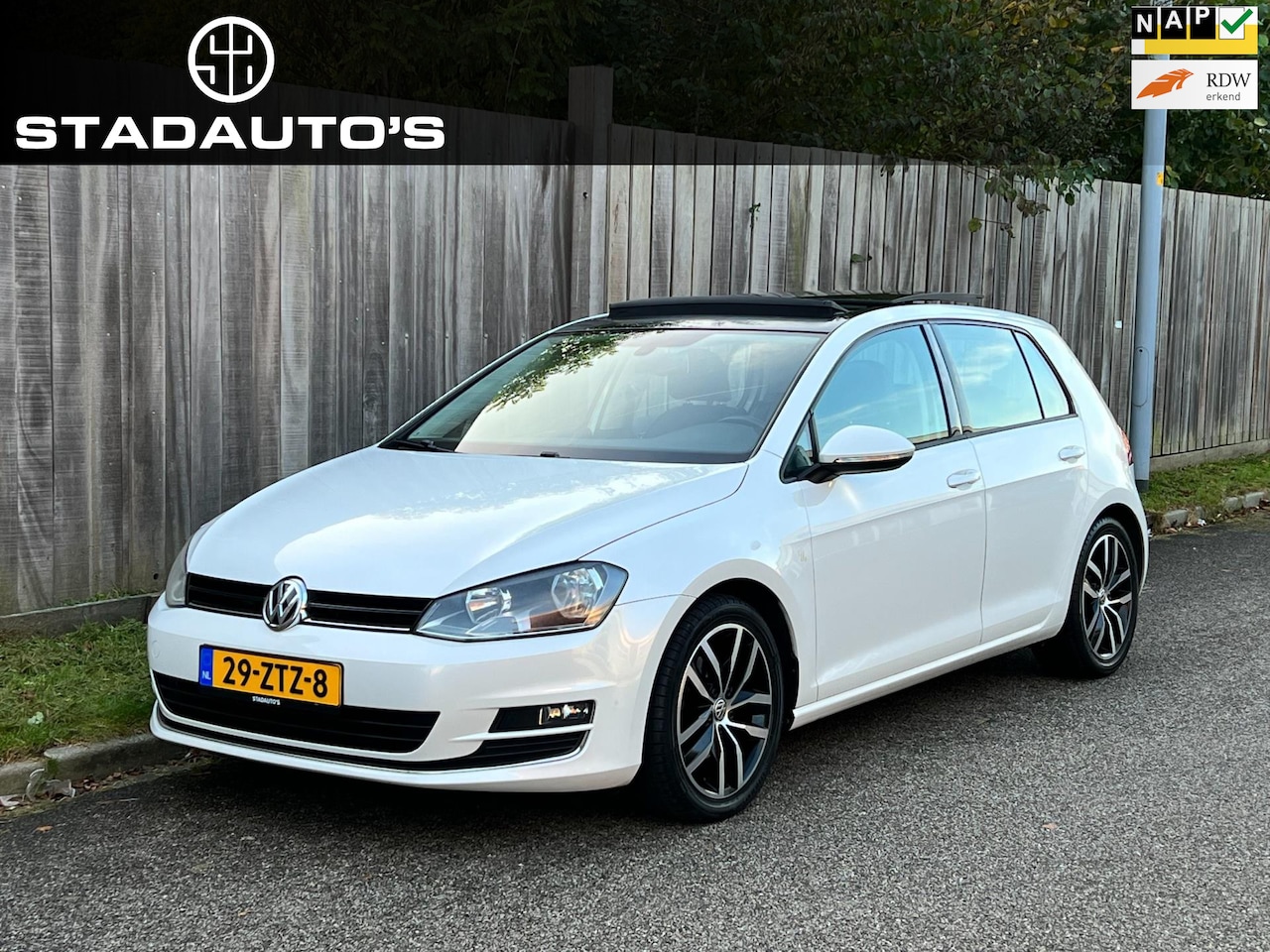 Volkswagen Golf - 1.4 TSI ACT Highline Panoramadak Navigatie NAP! - AutoWereld.nl