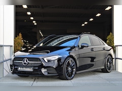 Mercedes-Benz A-klasse - 180 AMG Pano Sfeerverlichting 19-inch Apple CarPlay Stoelverwarming