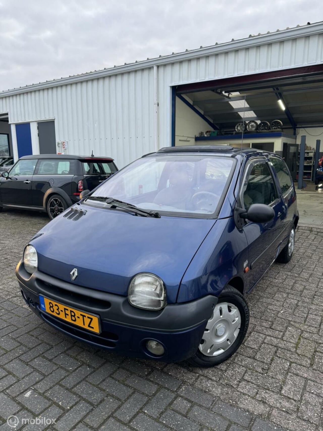 Renault Twingo - 1.2 Hélios | Pano / Open Dak | Lage KM | APK - AutoWereld.nl