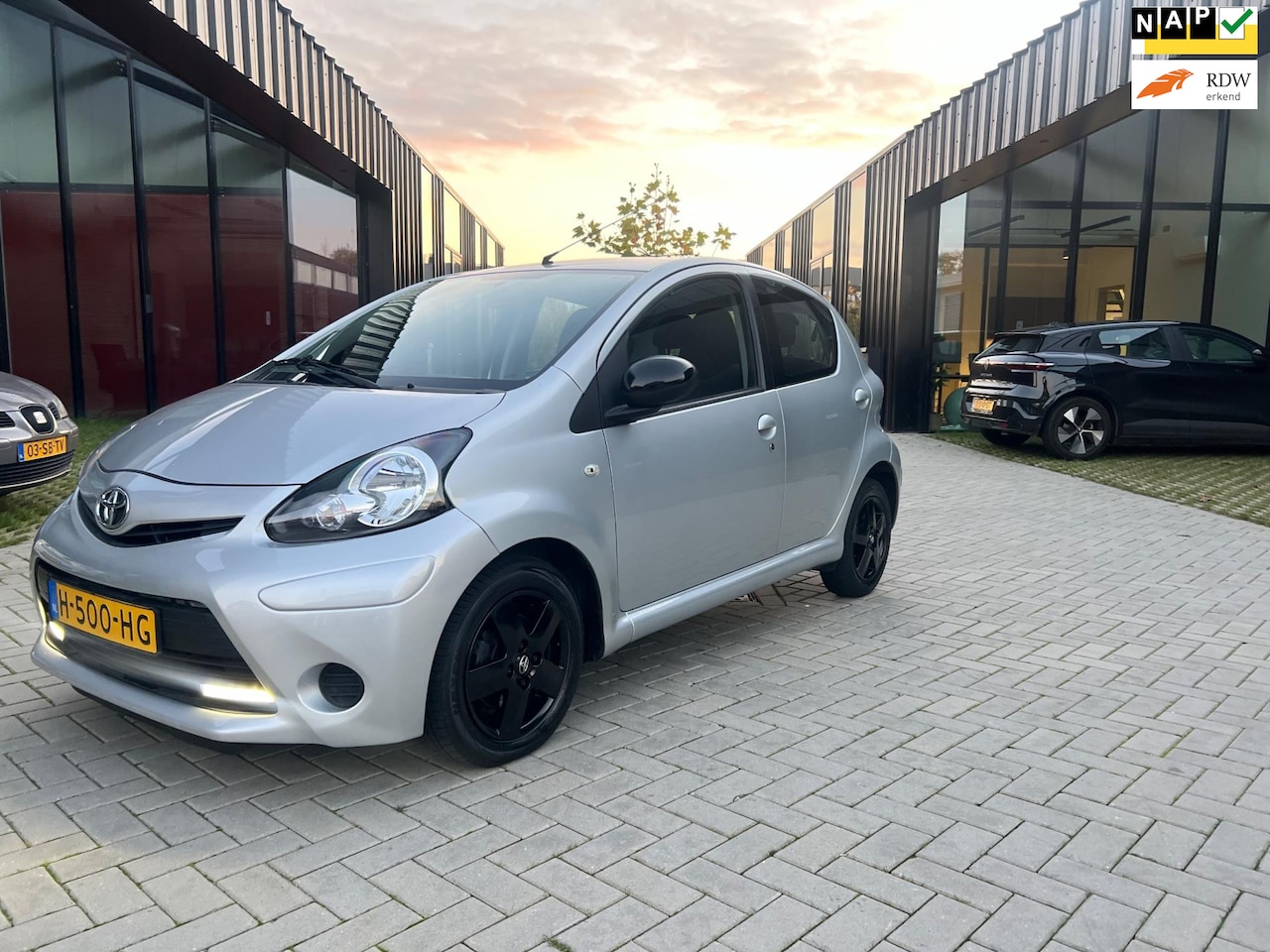 Toyota Aygo - 1.0 VVT-i Dynamic Airco Automaat LED Elek pakket Facelift - AutoWereld.nl