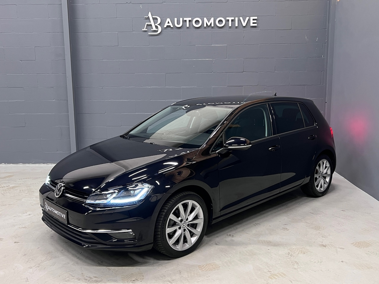 Volkswagen Golf - 1.5 TSI Highline Business R DSG/LED/NAVI/MASSAGE/XENON/PDC/ECC - AutoWereld.nl