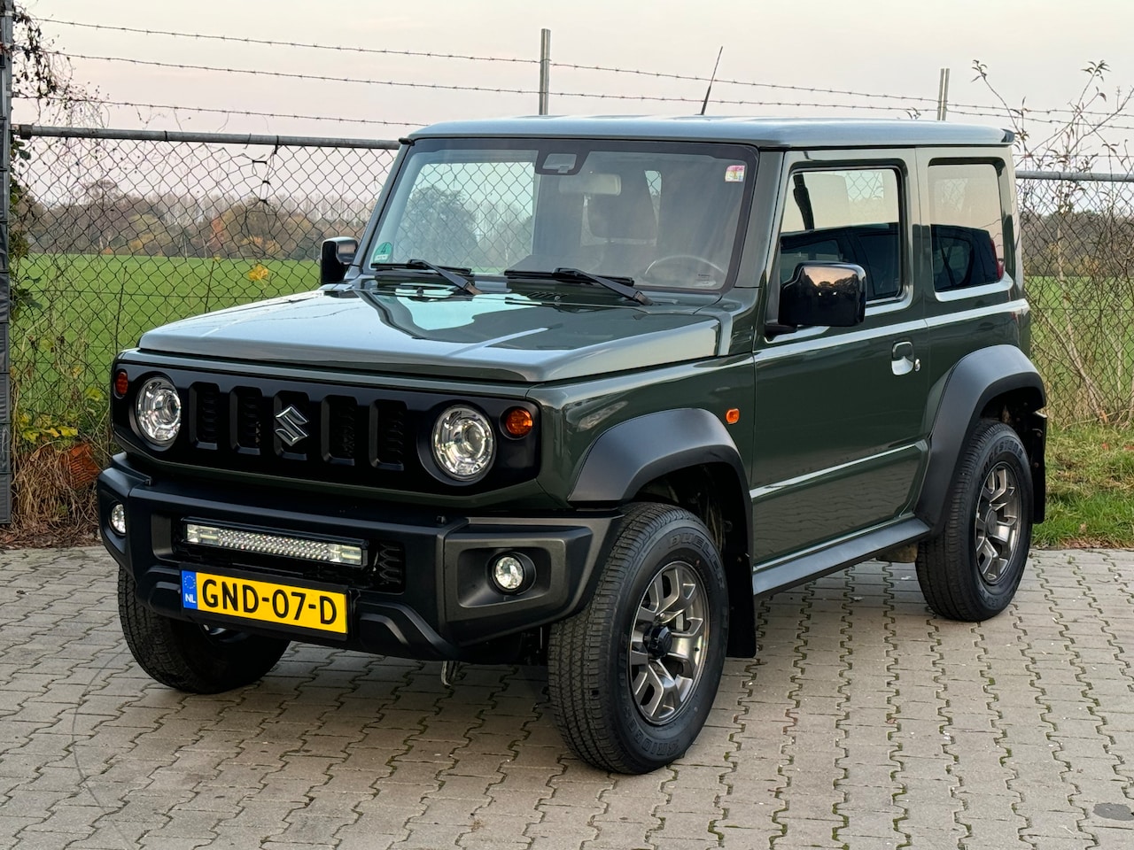 Suzuki Jimny - 1.5 Stijl AllGrip 4x4 / Trekhaak / Navigatie / Cruise-Control / Led - AutoWereld.nl