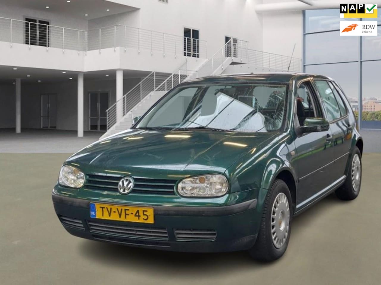 Volkswagen Golf - 1.8-5V Trendline/ORIGINEEL NL/LAGE KM MET NAP/5DEURS/TREKHAAK - AutoWereld.nl