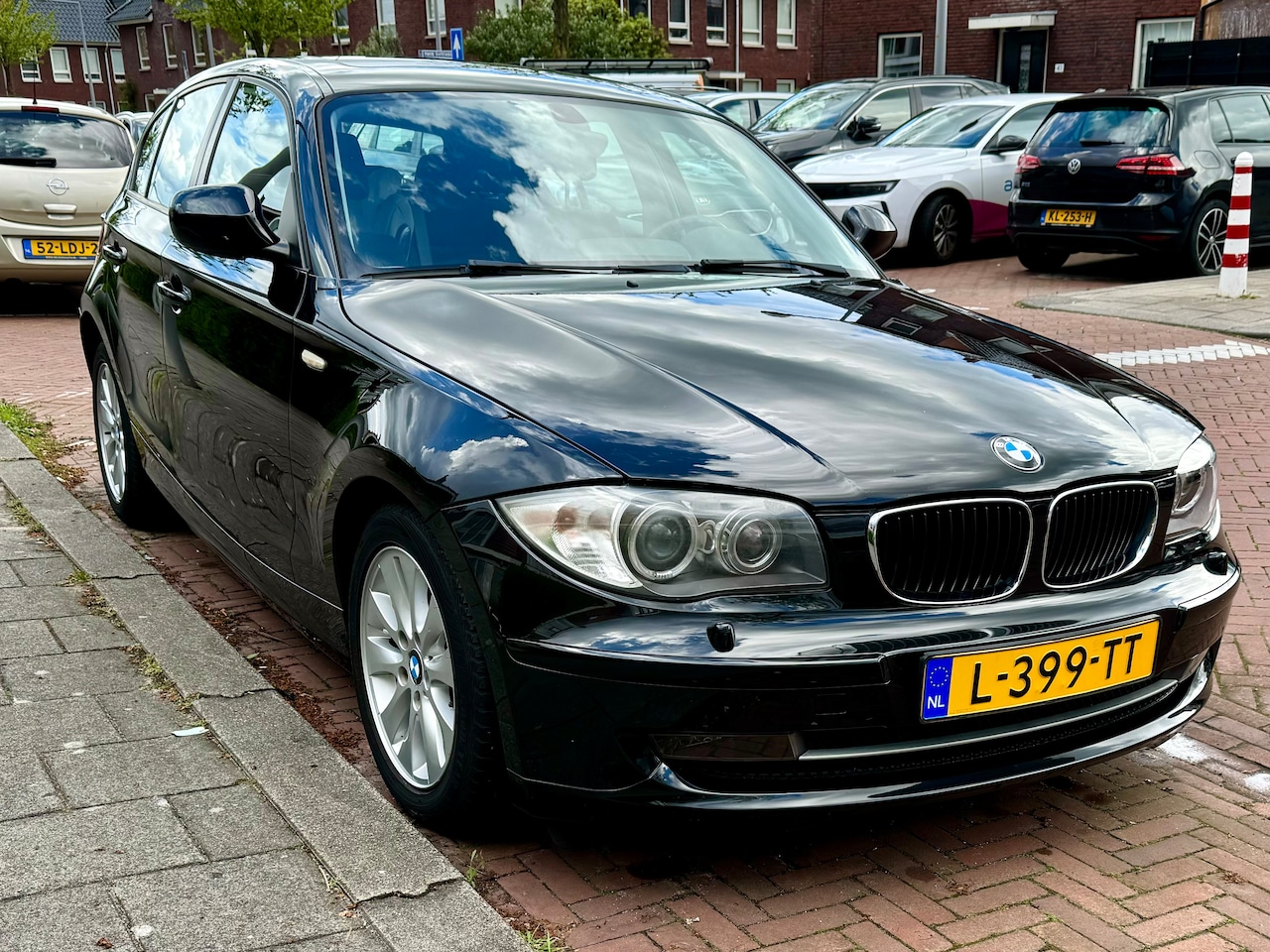 BMW 1-serie - 116i EffDyn. Ed. Business Line Ultimate Edition Vol opties zoals Idrive, dakraam, stoelverwarming, inklapbare spiegels enz. - AutoWereld.nl