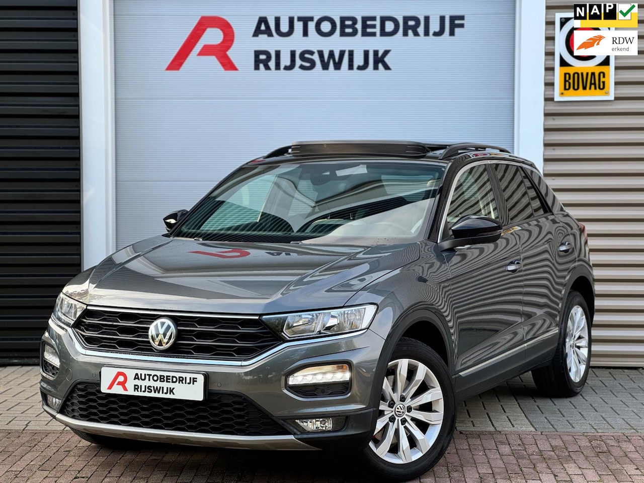 Volkswagen T-Roc - 1.5 TSI Sport Pano/Virtual/Blindspot - AutoWereld.nl