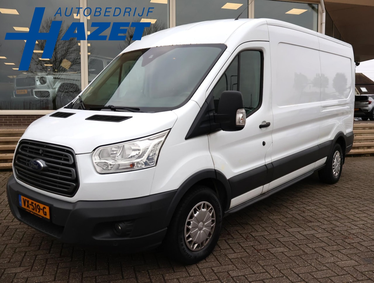 Ford Transit - 330 2.2 TDCI 155 PK L3H2 TREND + CAMERA / 2800 KG TREKHAAK / NAVIGATIE - AutoWereld.nl