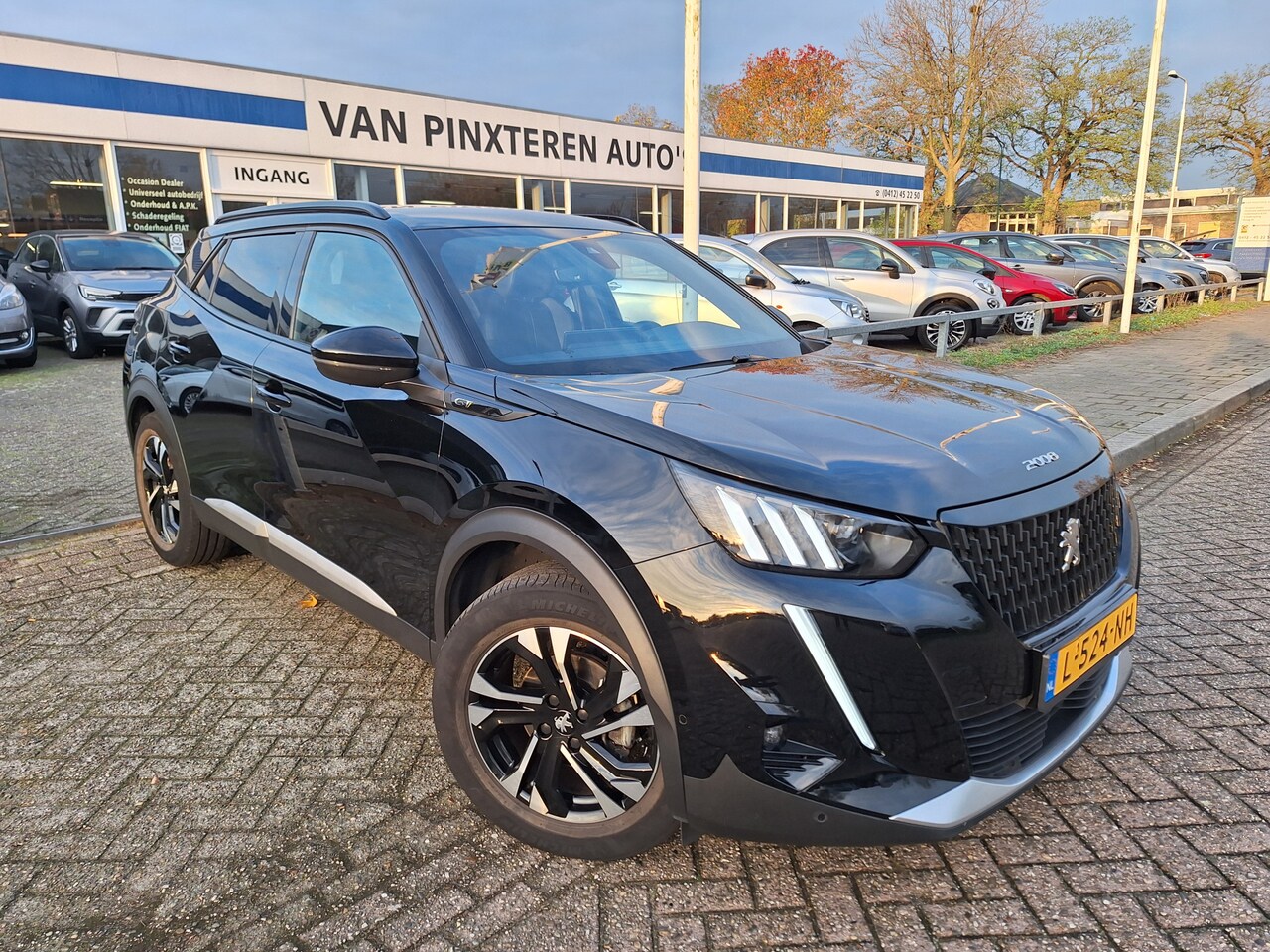 Peugeot 2008 - 1.2 PureTech GT TREKHAAK - AutoWereld.nl