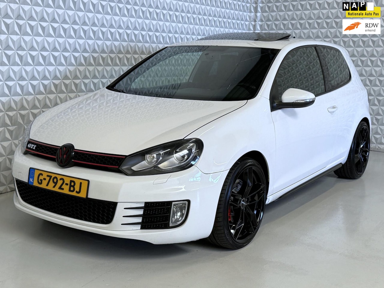 Volkswagen Golf - 2.0 GTI Automaat / 175.000km (2011) - AutoWereld.nl