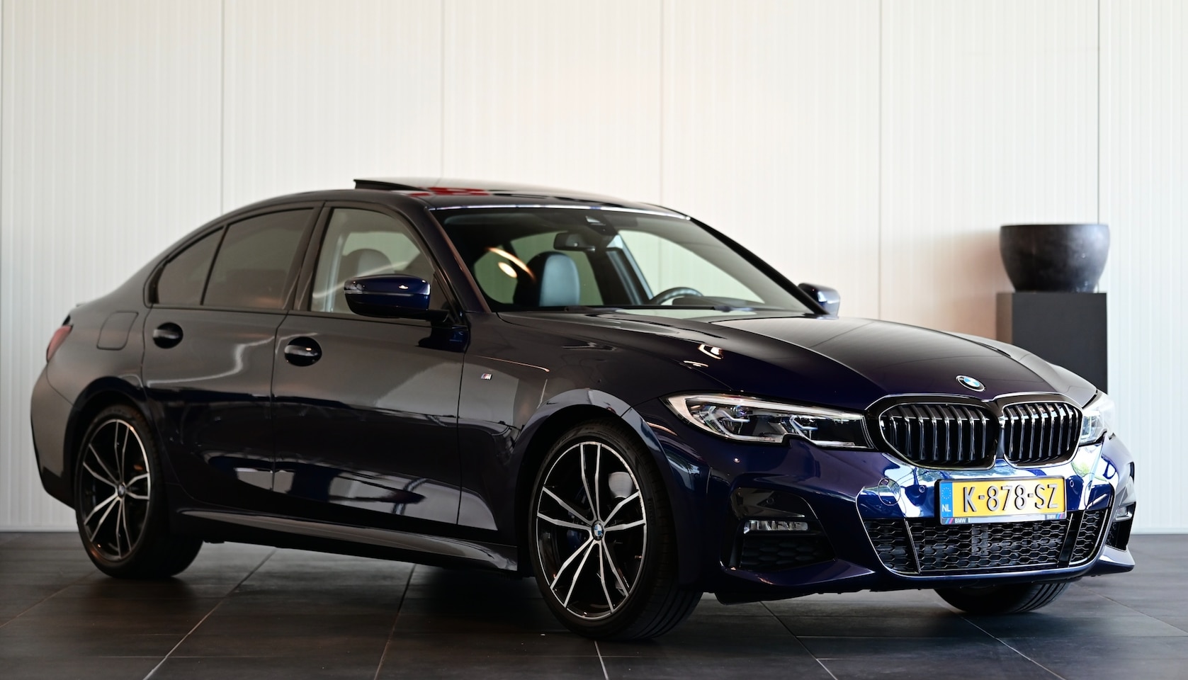 BMW 3-serie - 330i High Executive 330i 259pk, 2019, M-Sport, Laser, HUD, Sch dak - AutoWereld.nl