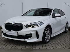 BMW 1-serie - 118i High Executive M Sport Automaat / Panoramadak / Sportstoelen / LED / M Sportonderstel