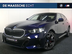 BMW 5-serie - 530e M Sport Automaat / Panoramadak / Trekhaak / Bowers & Wilkins / Stoelventilatie / Adap