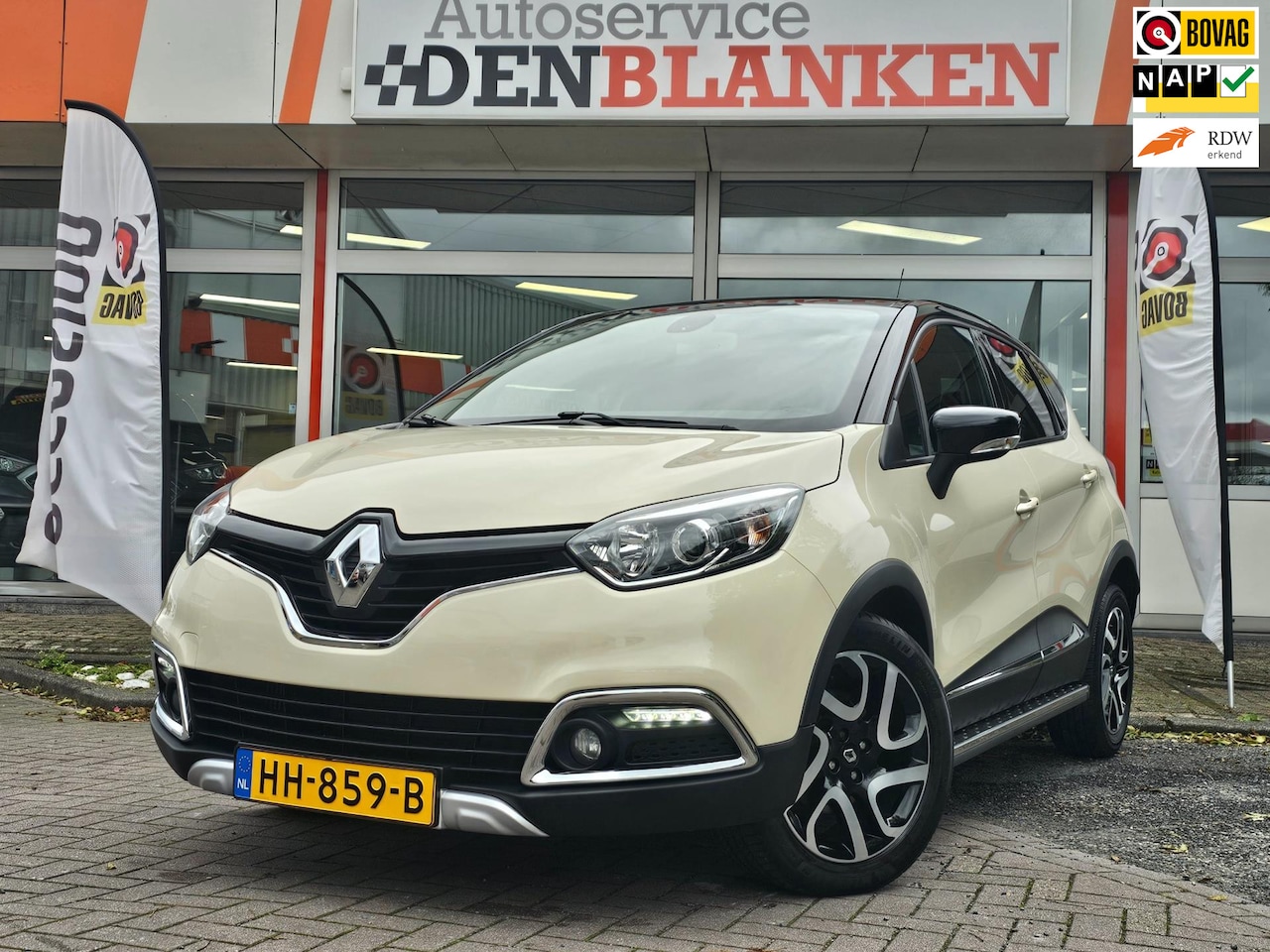 Renault Captur - 1.2 TCe Xmod Automaat BJ.2015 / Navigatie / Leder / Climate Control / Camera / 17"Lmv !! - AutoWereld.nl