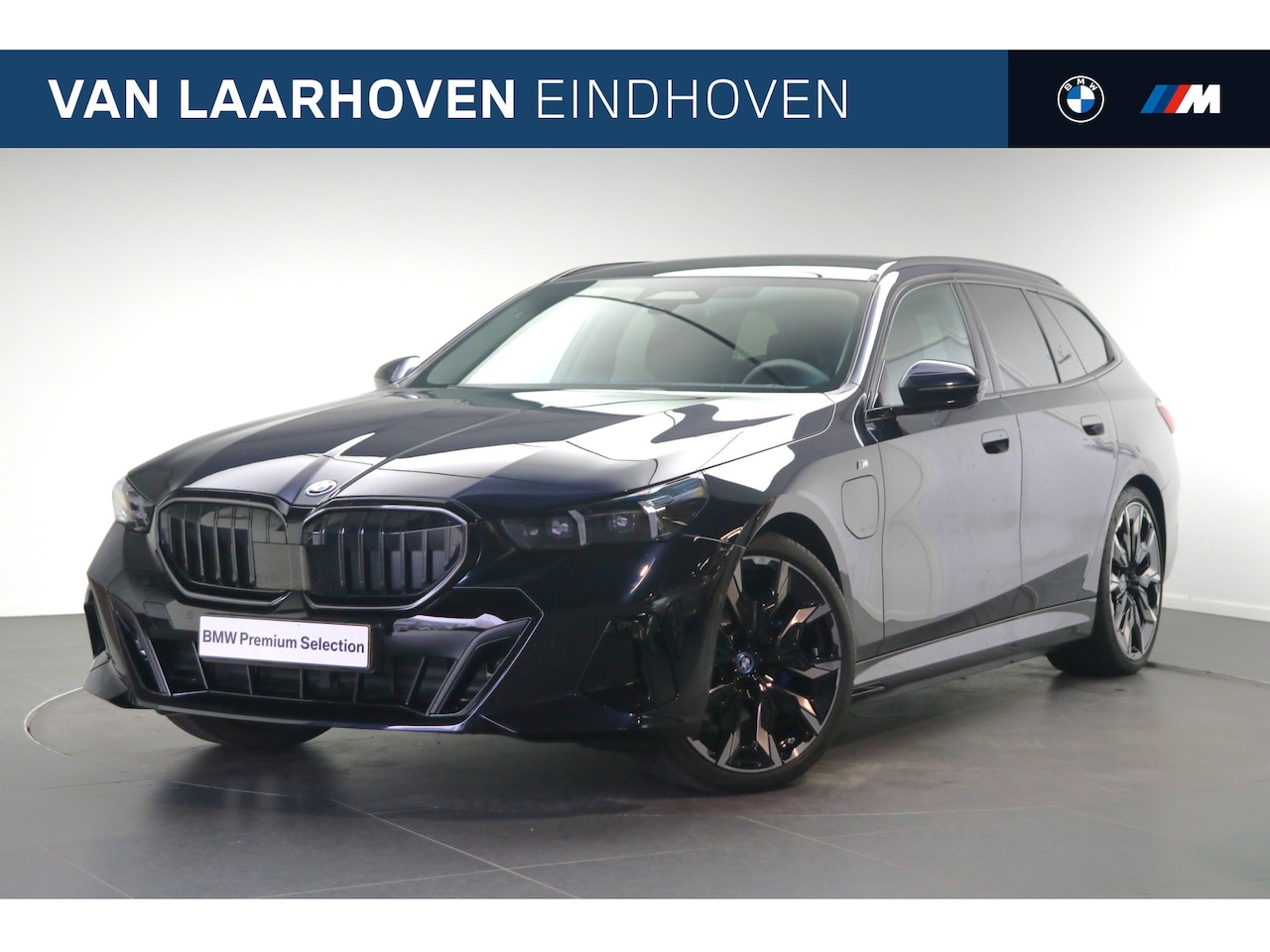 BMW 5-serie Touring - 530e High Executive M Sport Automaat / Panoramadak / Trekhaak / Adaptieve LED / Parking As - AutoWereld.nl