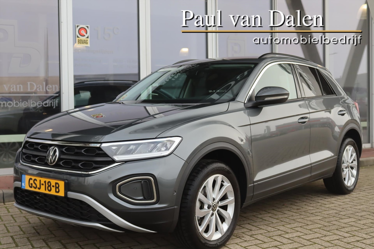 Volkswagen T-Roc - 1.5TSI 150PK AUTOMAAT LIFE EDITION Navi Carplay | Adapt.Cruise | Camera | Keyless | Digita - AutoWereld.nl