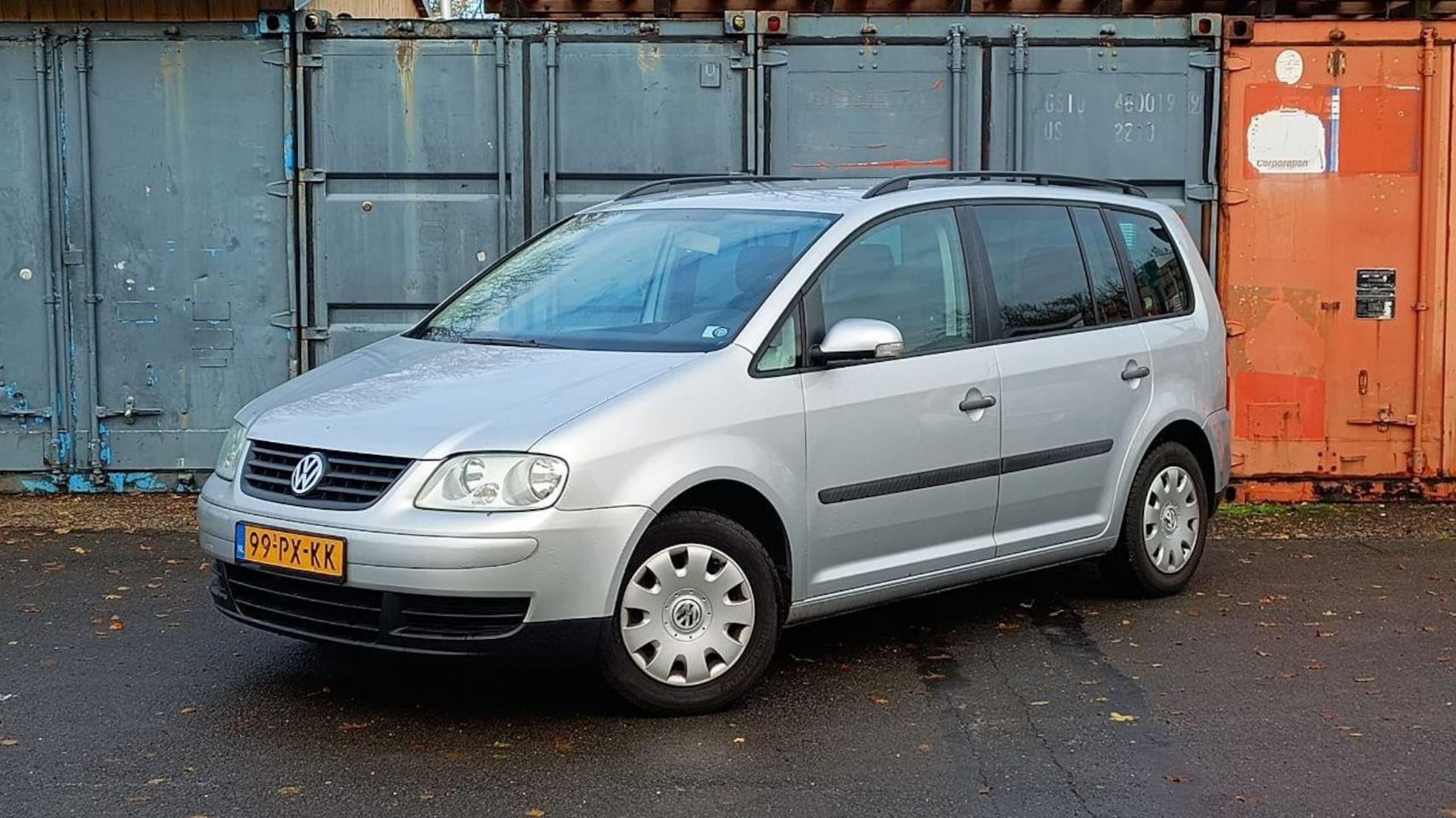 Volkswagen Touran - 1.6-16V FSI Athene | APK 08-10-2025 | Trekhaak | Airco - AutoWereld.nl