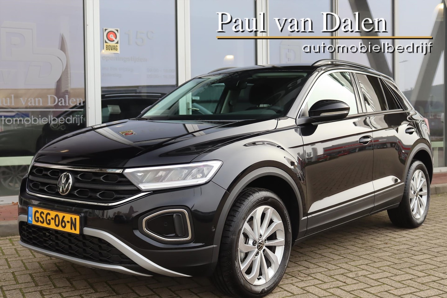 Volkswagen T-Roc - 1.5TSI 150PK AUTOMAAT LIFE EDITION Navi Carplay | Adapt.Cruise | Camera | Keyless | Digita - AutoWereld.nl