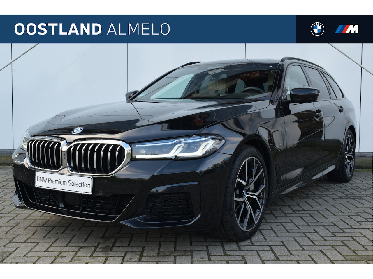 BMW 5-serie Touring - 530e xDrive High Executive M Sport Automaat / Panoramadak / Trekhaak / Adaptief onderstel - AutoWereld.nl