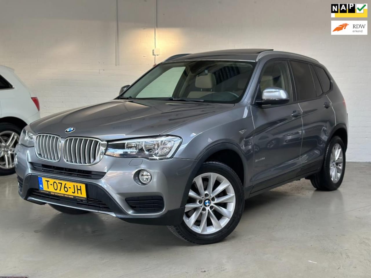 BMW X3 - SDrive28i High Executive|CARPLAY|PANO DAK|KEYLES & GO - AutoWereld.nl