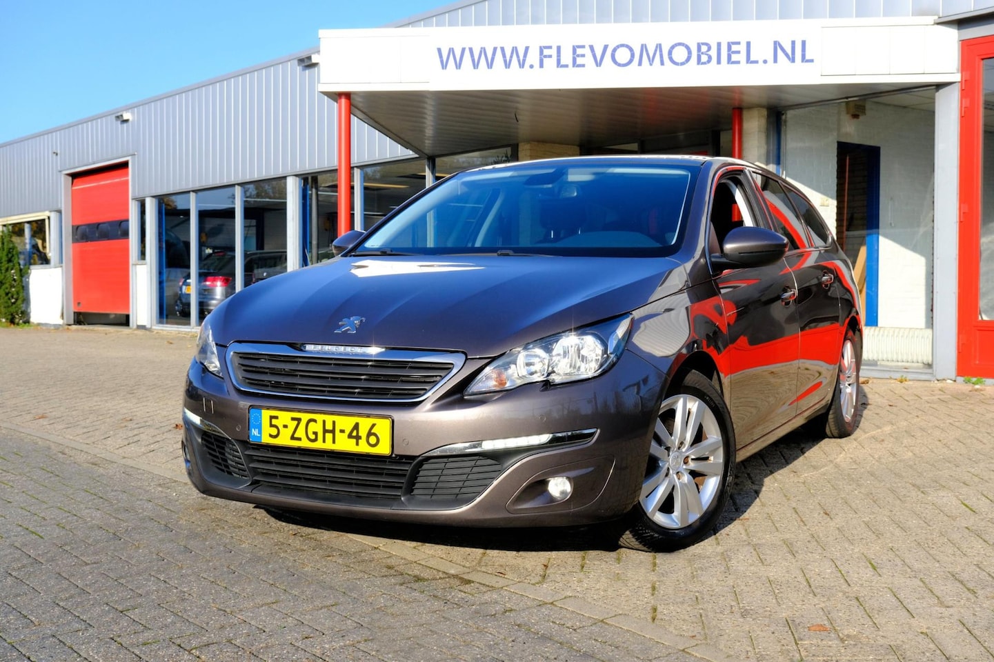 Peugeot 308 SW - 1.6 BlueHDI 120pk Limited Pano|Navi|Clima|LMV - AutoWereld.nl