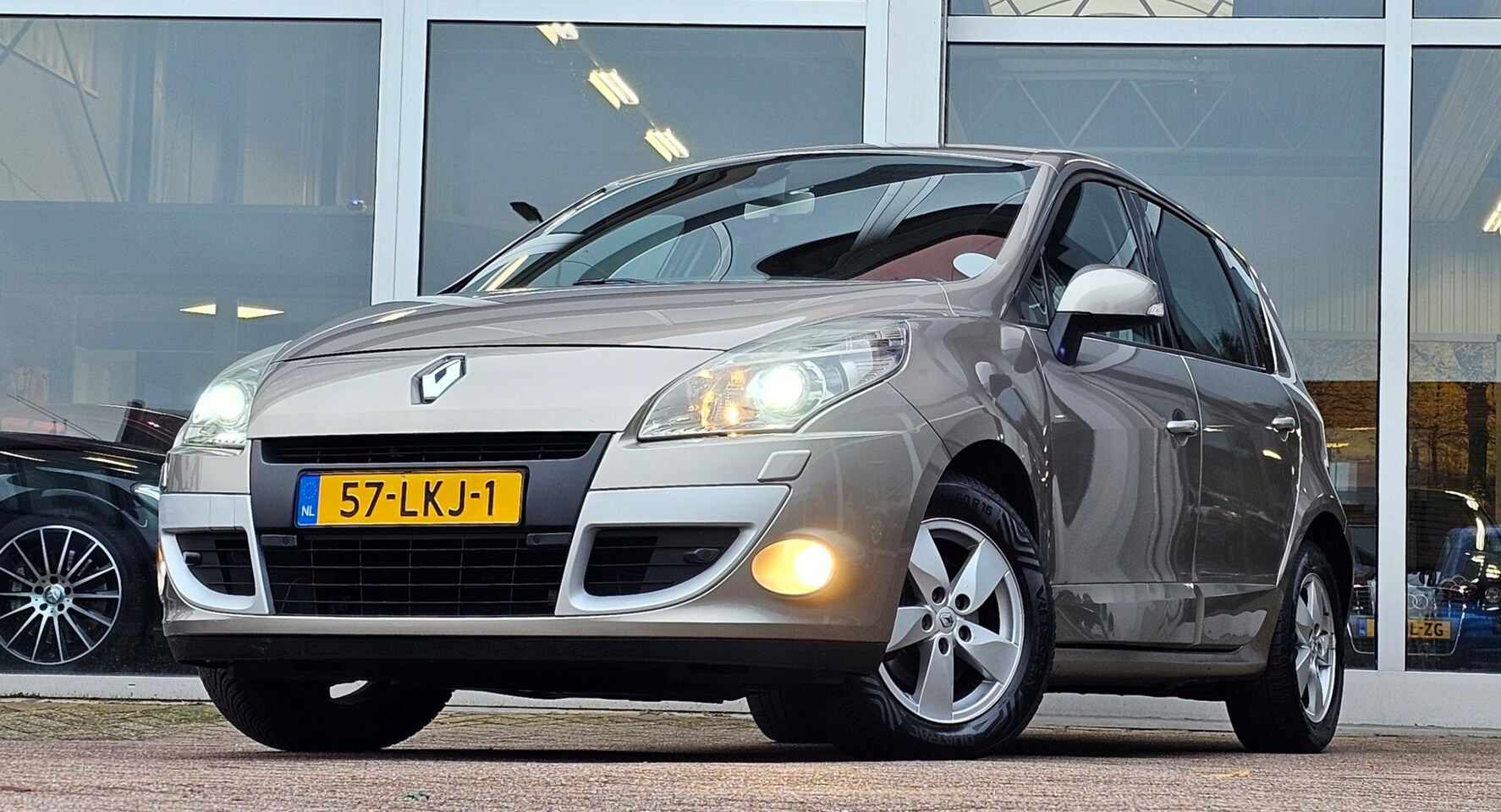 Renault Scénic - 2.0i Dynamique A/T 2e Eigenaar Trekhaak Dealer onderhouden - AutoWereld.nl