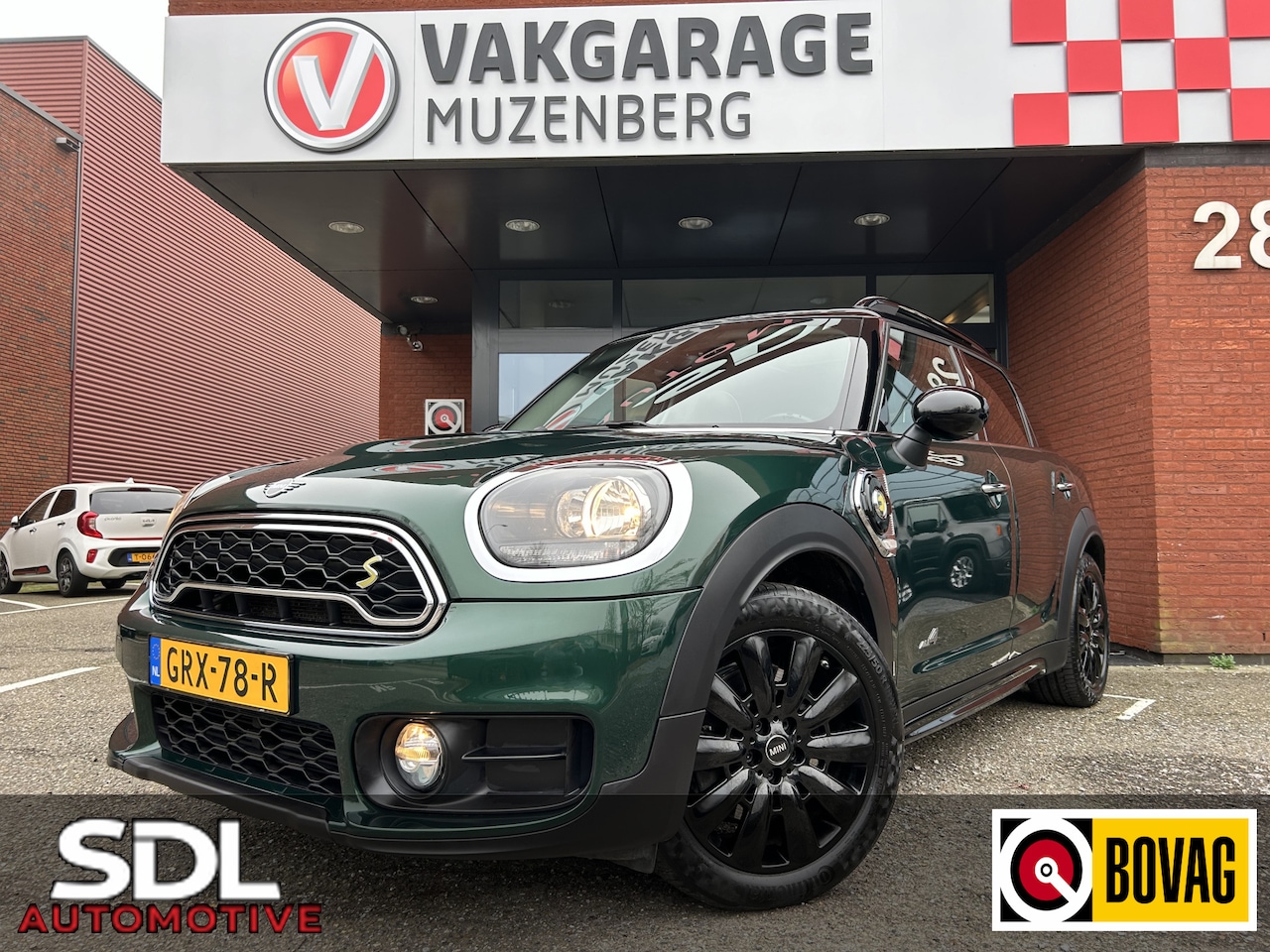 MINI Countryman - Mini 2.0 Cooper S E ALL4 // LEDER // SCHUIF-KANTELDAK // ELEK. ACHTERKLEP // NAVI // - AutoWereld.nl