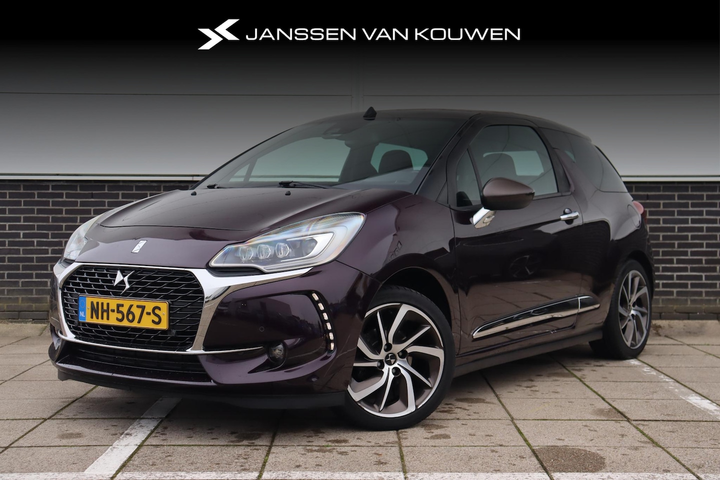 DS 3 Cabrio - Sport Chic 1.2 130 pk / Camera / Alcantara / LED - AutoWereld.nl