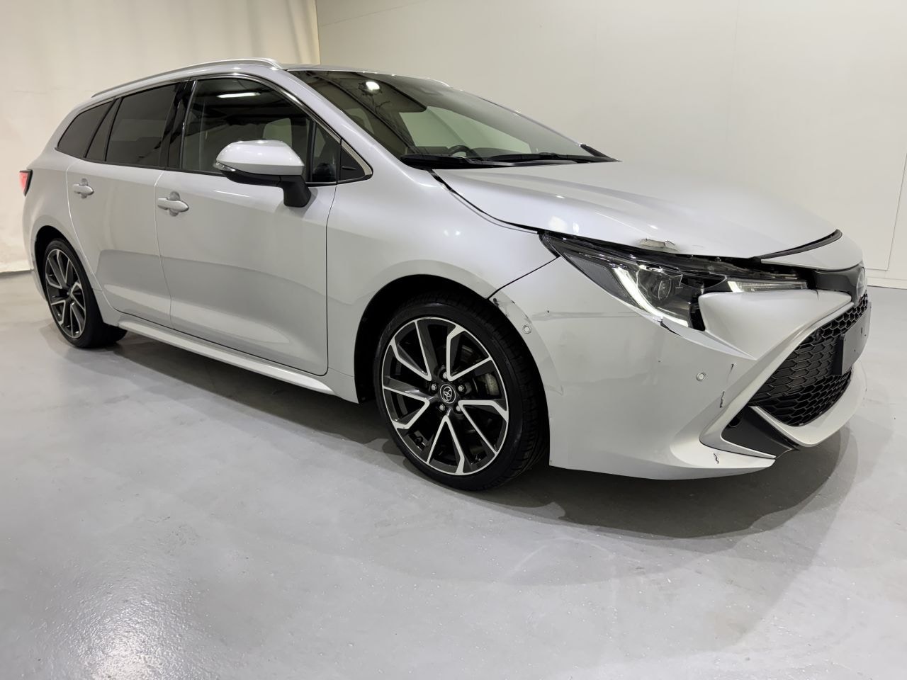 Toyota Corolla Touring Sports - 2.0 Hybrid Automaat Navi/Clima - AutoWereld.nl