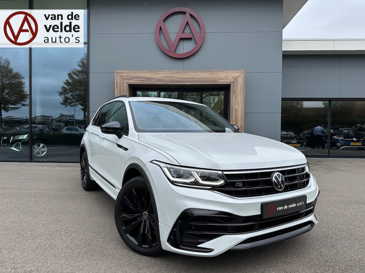 Volkswagen Tiguan - 1.5 TSI 150pk DSG 2x R-Line | Camera | 20 inch | Black style | Rijklaar incl. garantie - AutoWereld.nl