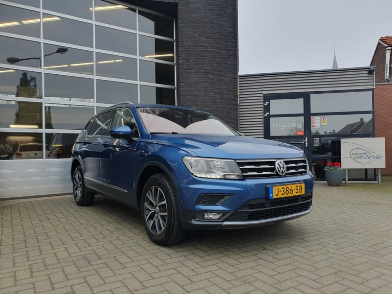 Volkswagen Tiguan Allspace - 1.5 TSI Comfortline Business 7persoons, zwenkbare trekhaak, camera, app connect, navi, acc - AutoWereld.nl